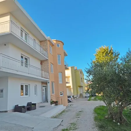 With A Parking Space Stobrec, - 15780 *